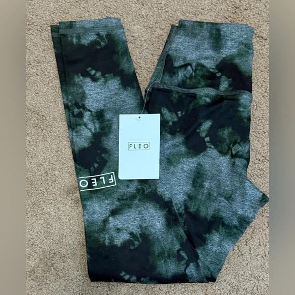 Fleo Women’s Size Small Green Gray El Toro 25’’ High Waisted Leggings NWT - Picture 1 of 5
